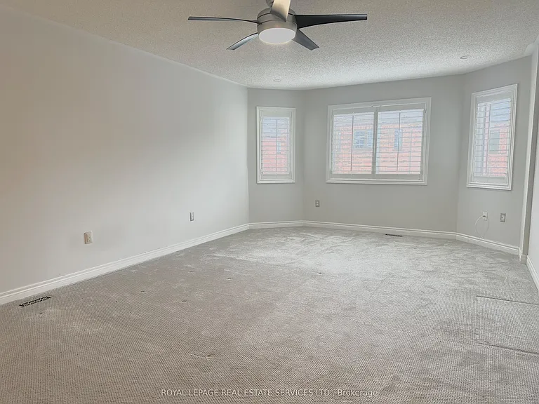 54 Stonebrook Cres — Photo 24