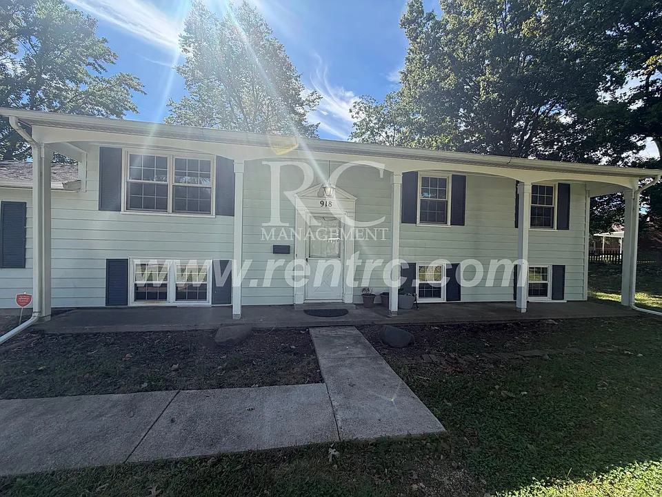 918 Woodlawn Ct