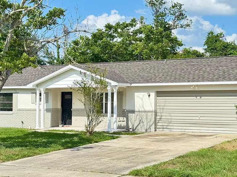 2049 N Normandy Blvd — Photo 2