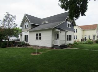 722 S River Park Dr, Guttenberg, IA 52052