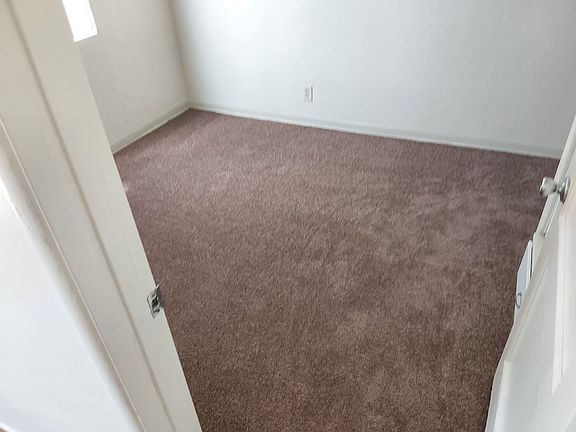 4th image of 4916 Elizabeth St #4918-1/2
