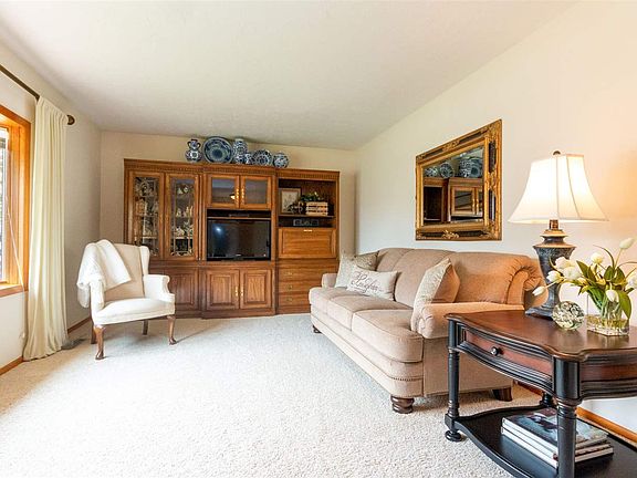 4th image of 2705 Pawnee Ave