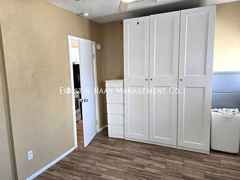 337 E 17th St — Photo 8