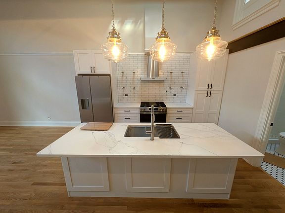 5th image of 413-415 N Main St #306