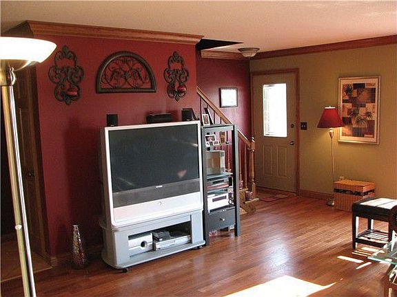 4th image of 17109 Tecumseh Dr W