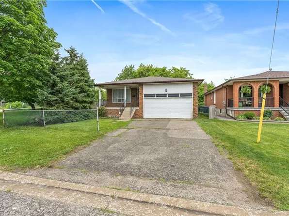 49 Hull St, Mississauga, ON L4T 1C4