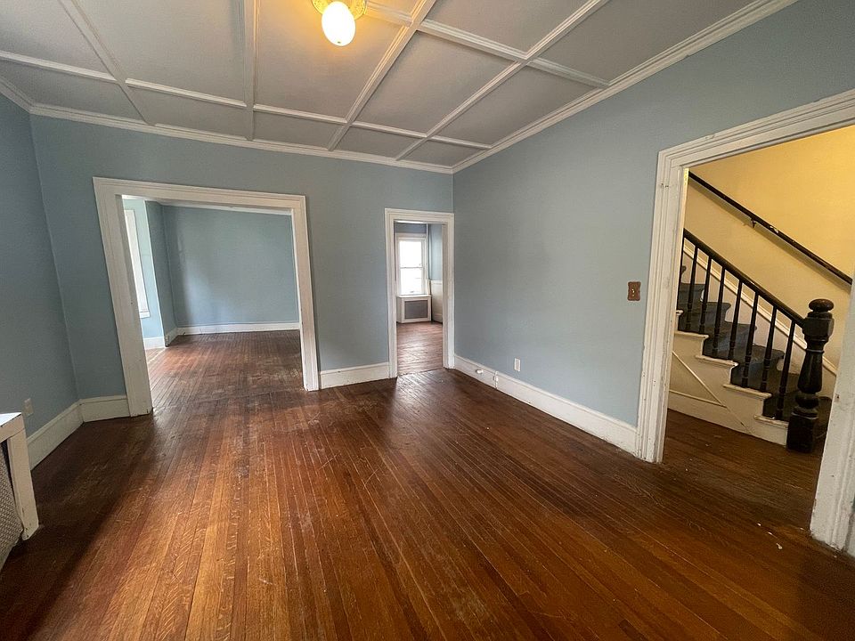 1st image of 117-119 Lincoln St #117
