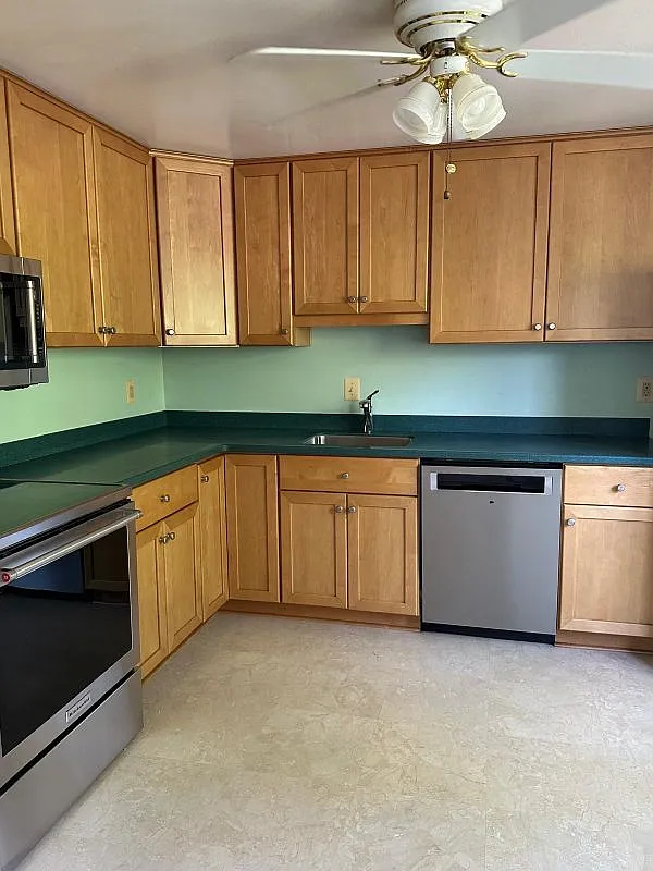 3 bed, 3.5 bath, 1056 sqft, $3,000 — Photo 3