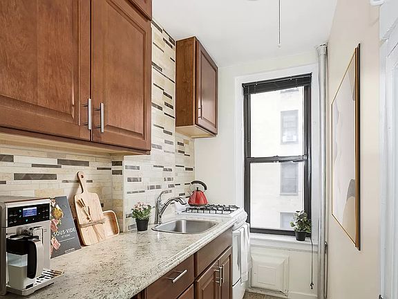4th image of 321 E 54th St APT 8H