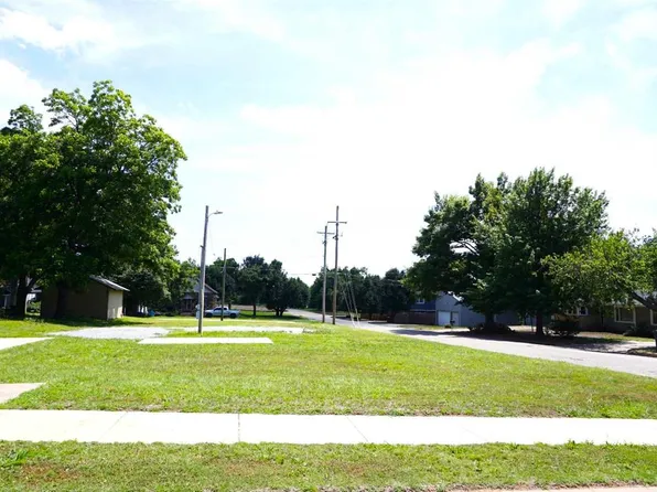 1126 Fir St, Perry, OK 73077