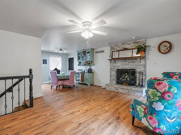 5th image of 575 E Villa Ridge Rd