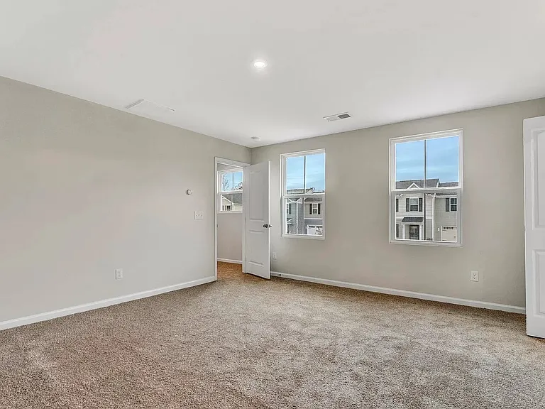 8 Torrington Dr — Photo 13