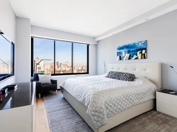 200 East 61st Street image 5 of 7