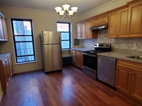 1140 1st Avenue image 1 of 7