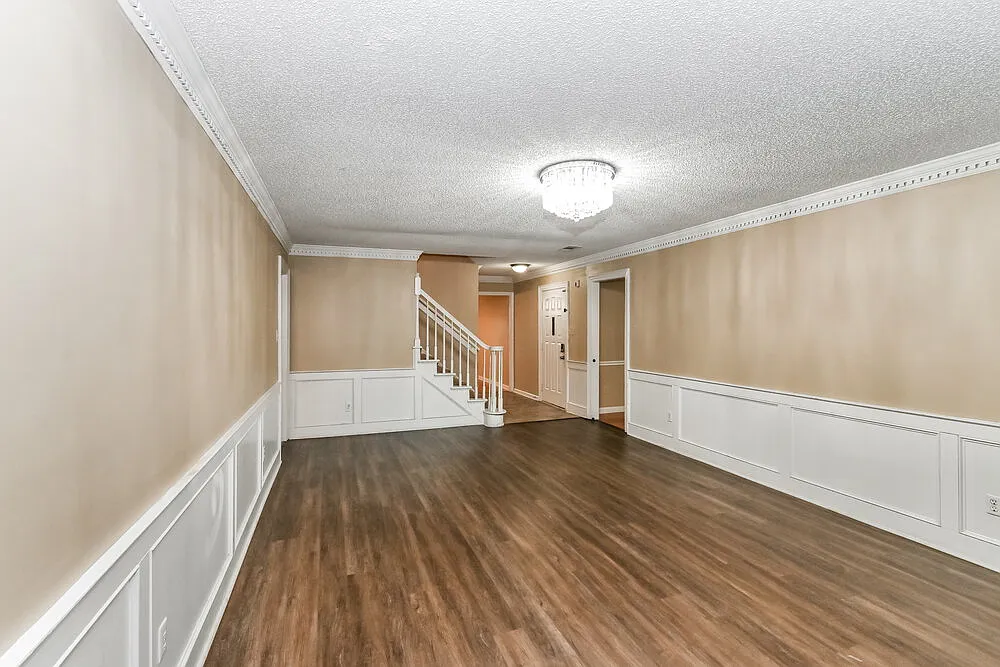 3 bed, 2.0 bath, 2063 sqft, $2,160 — Photo 4