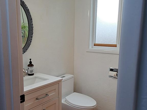 3rd image of 2569 Everett Ave