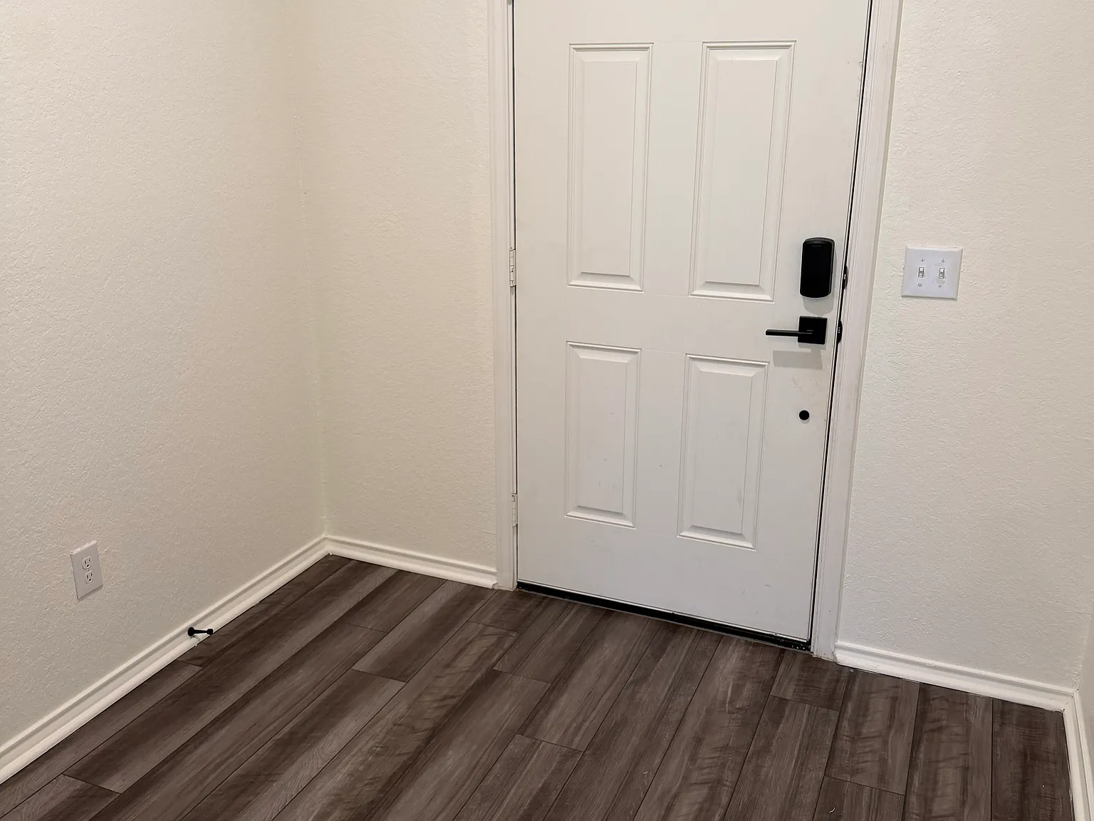3 bed, 2.5 bath, 1826 sqft, $1,850 — Photo 2