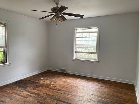 4th image of 627 Gunson St