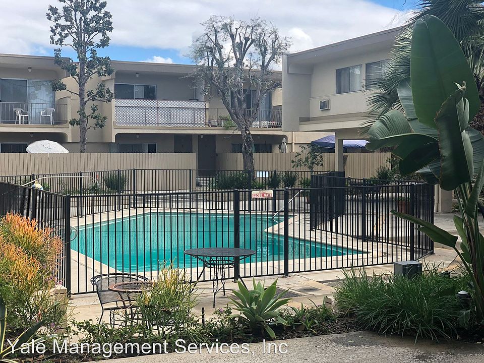 1st image of 17950 Burbank Blvd APT 6
