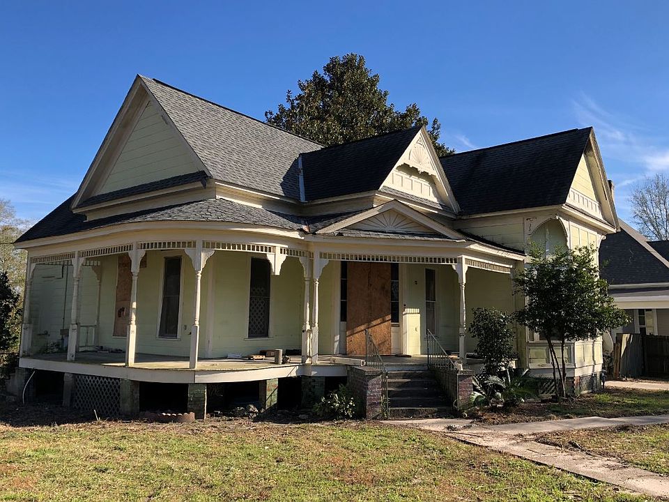 2nd image of 129 Jackson St