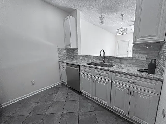 902 Southern Creek Dr — Photo 6