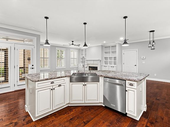 4th image of 4232 Hardy Ave