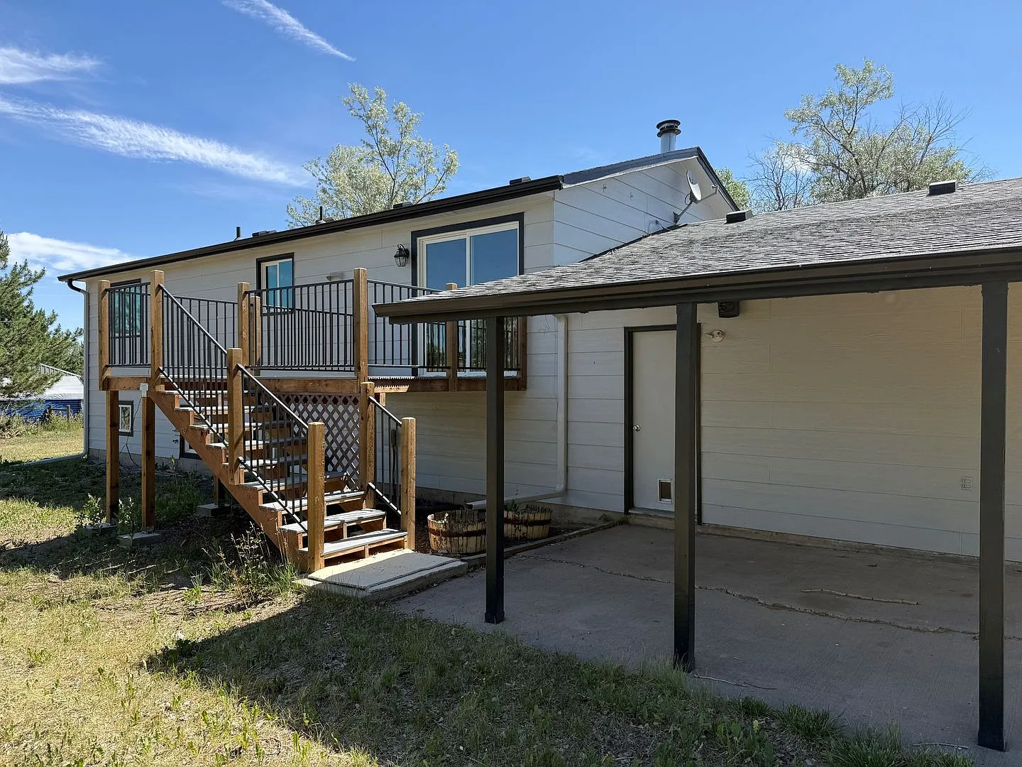 Charming 4Bed Retreat on 2 Acres with Barn & Garage — Photo 2