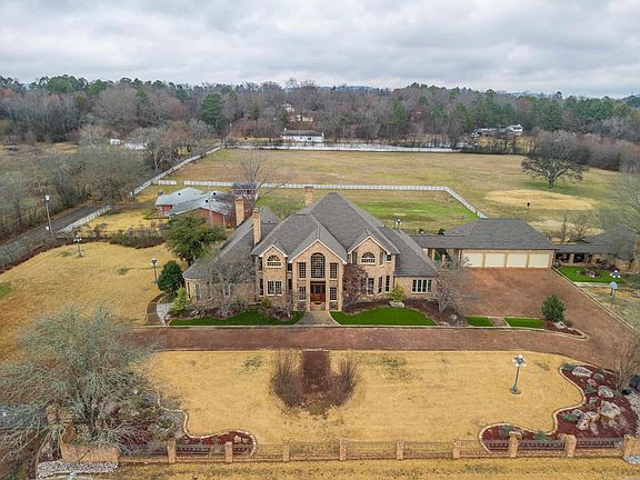 3rd image of 701 Ridgeway St