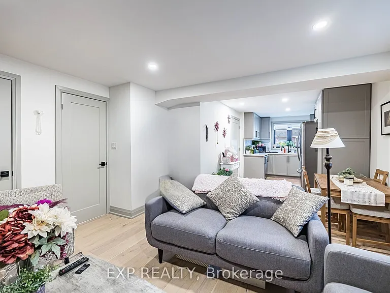 7623 Chorozy St — Photo 6