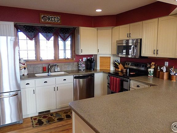 4th image of 213 Willow Dr