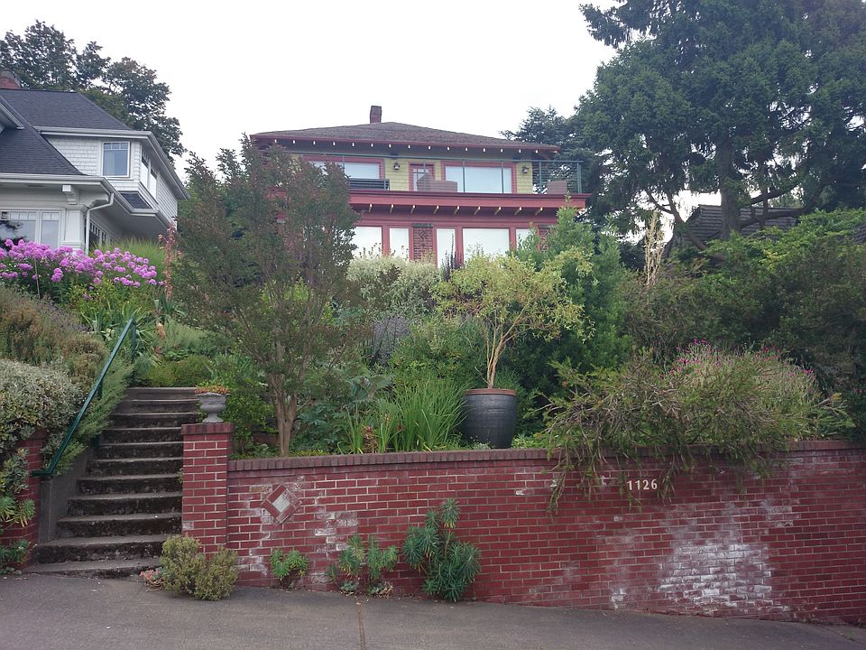 1st image of 1126 8th Ave W