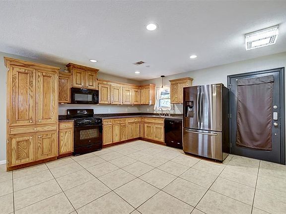 3rd image of 1413 Delabrook Ct