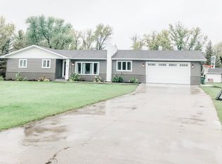 929 Main Ave, Hickson, ND 58047