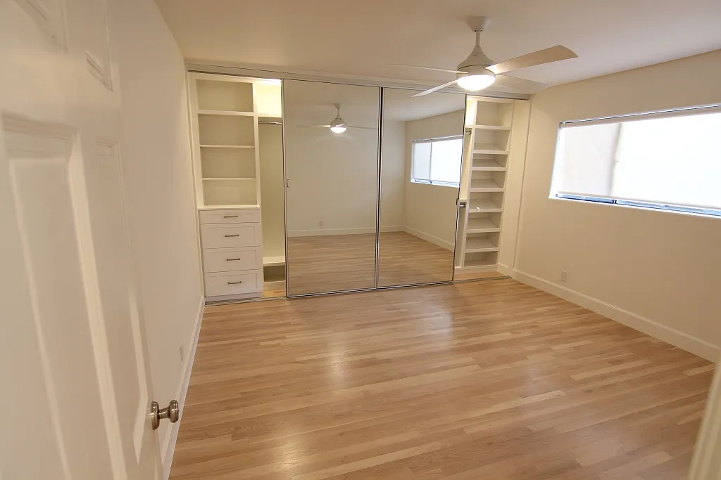 132 N Hayworth Ave — Photo 4