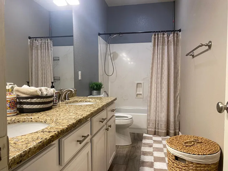 9237 W Irma Ln — Photo 15