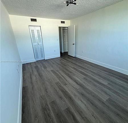 4th image of 1145 Normandy Dr APT 203