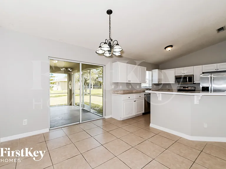 1412 NW 12th Pl — Photo 5