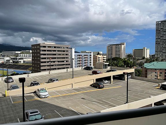 5th image of 3009 Ala Makahala Pl APT 1006