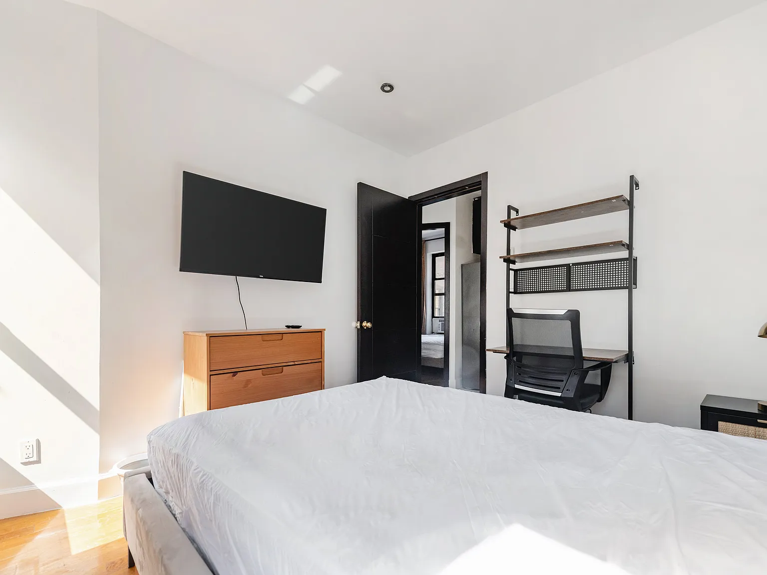 4 bed, 1.5 bath, $1,590 — Photo 4
