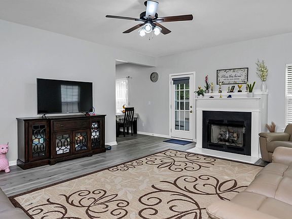 4th image of 523 Whitewater Dr