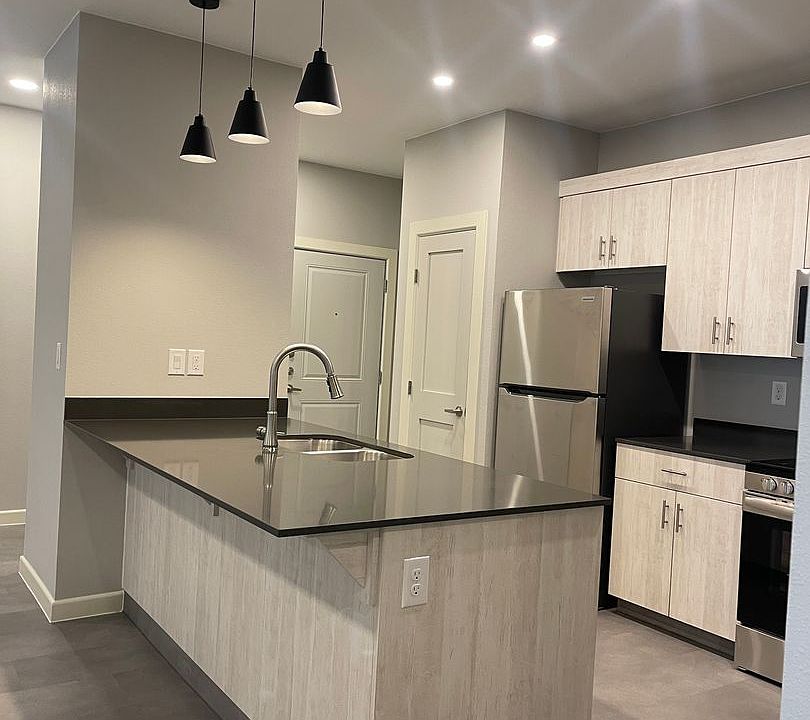 1st image of 615 E Dallas Ave #1B-1BA-843SQFT