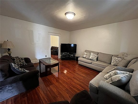 4th image of 498 Elm Rd