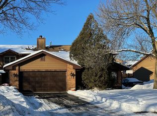 106 Prairie Dr, Westmont, IL