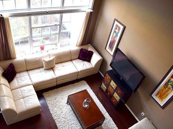 Great Rm - Cathedral Ceiling
