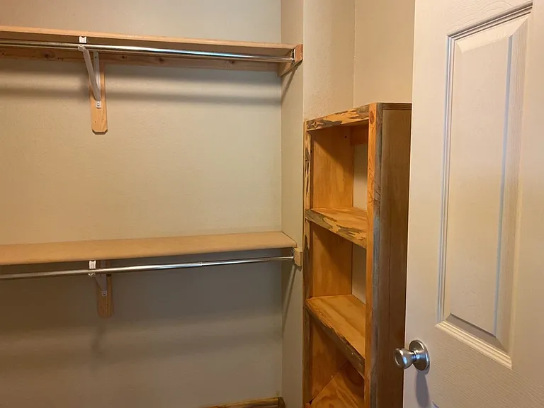 517 Endicott St — Photo 36