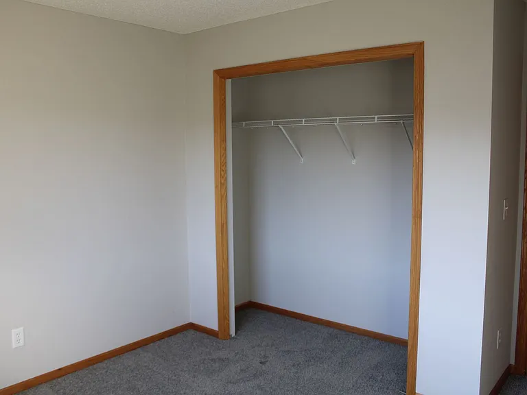 411 Meadow Ln — Photo 12