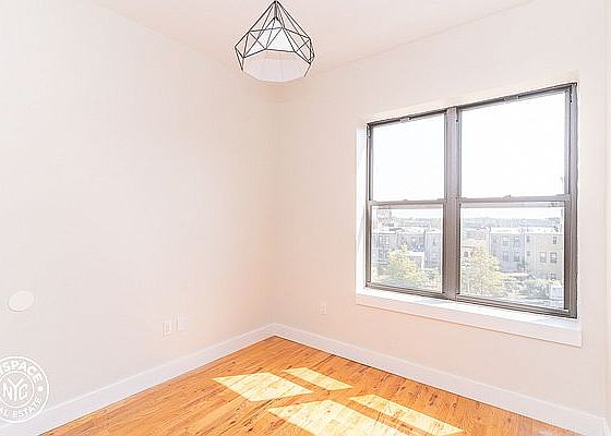4th image of 1675 Lincoln Pl #5B