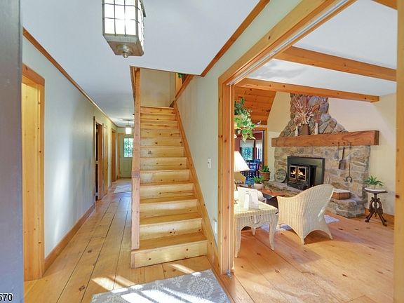 2nd image of 320 Mountainside Dr