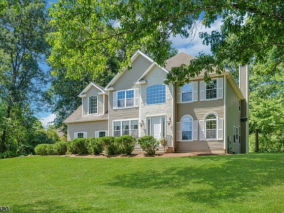 3rd image of 6 Sabine Ln