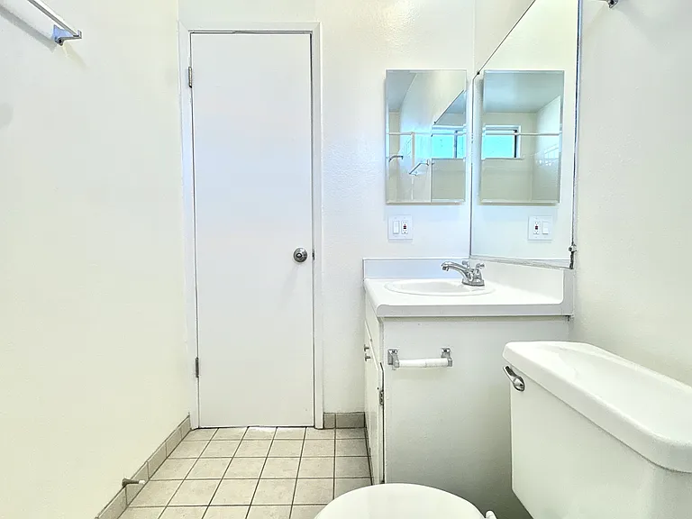 1226 E 7th St #15 — Photo 10